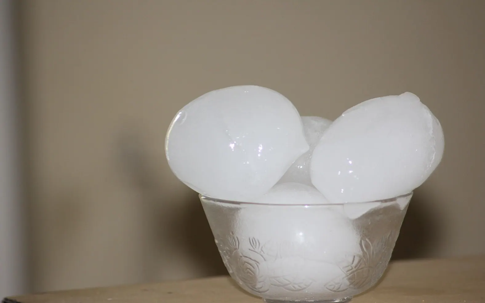 Ice cubes, ice and bowl